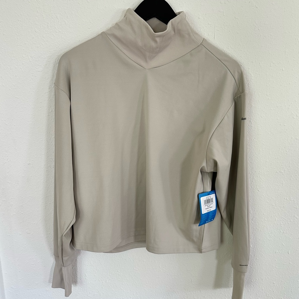 Women’s Columbia pullover turtle neck size small NWT